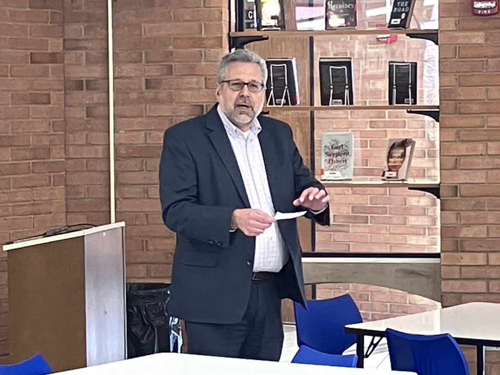 photo of ron simon doing a presentation